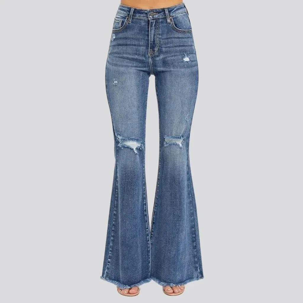 Medium-wash street jeans
 for women