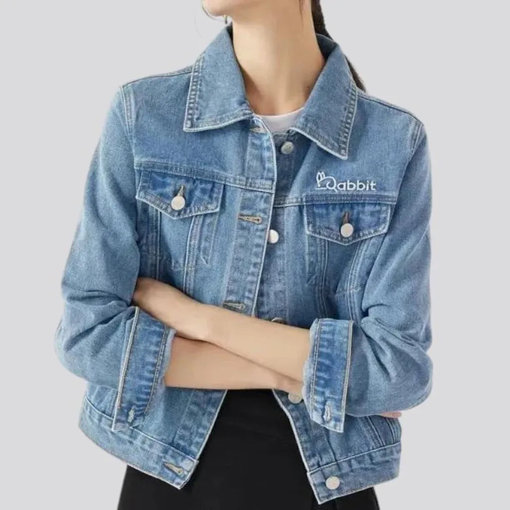 Light-wash 90s denim jacket for women