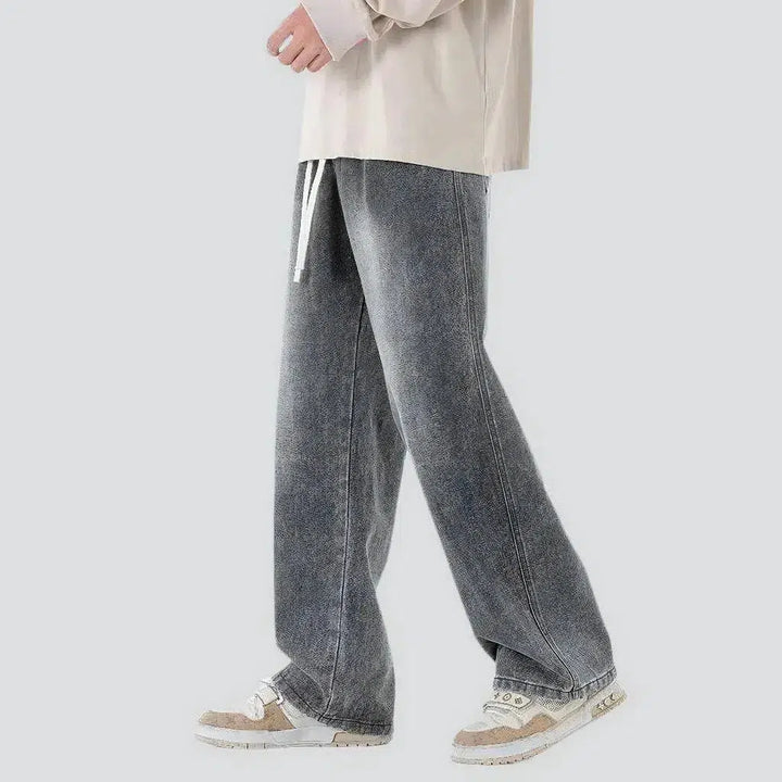 Elevated men's waistline jeans