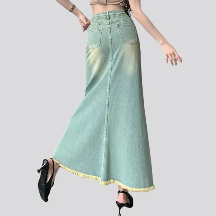 Light-wash women's jean skirt