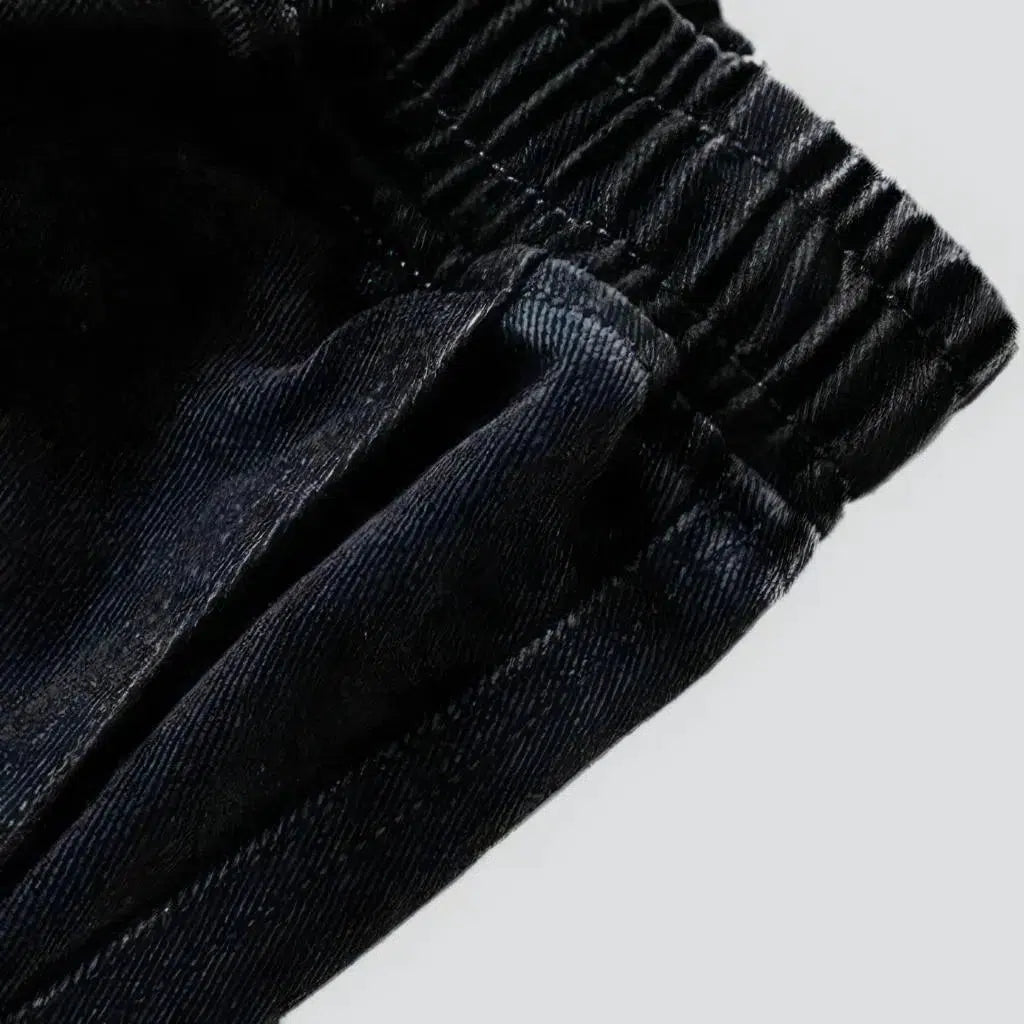 Elevated men's waistline jeans