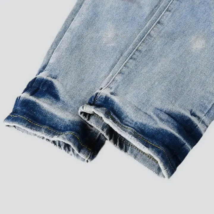 Light-wash men's y2k jeans