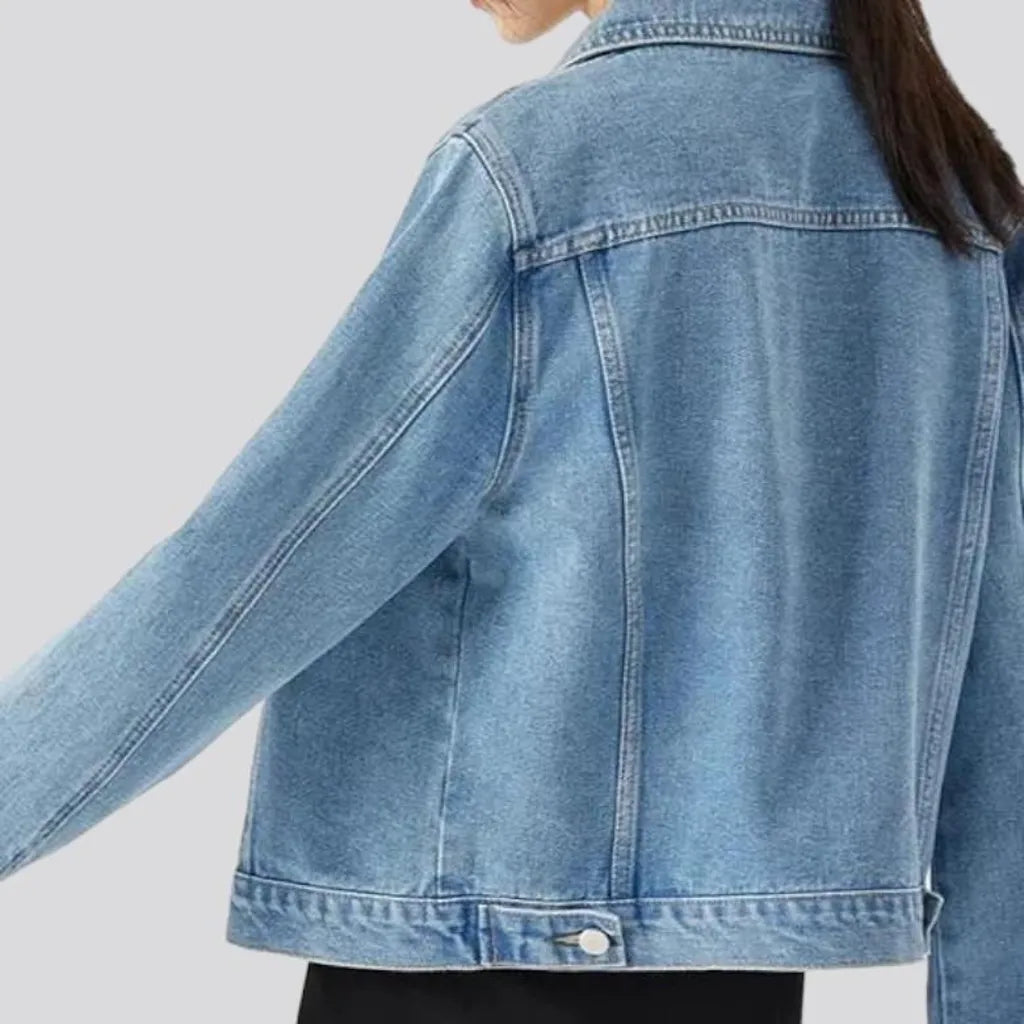 Light-wash 90s denim jacket for women