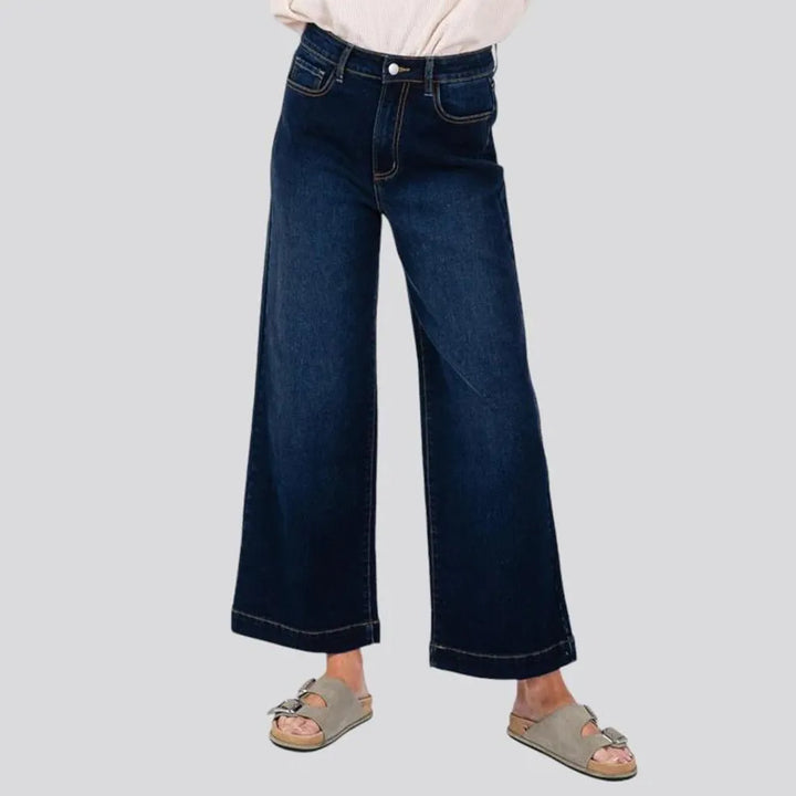 Comfortable and chic stretchable jeans for ladies