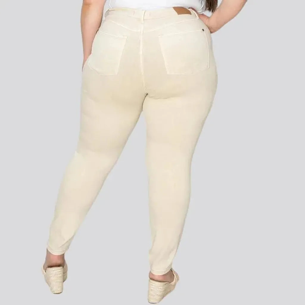 Plus-size high-waist jeans
 for women