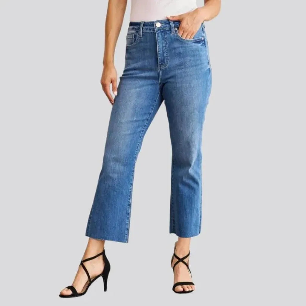 Sanded women's cutoff-bottoms jeans