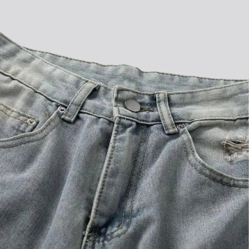 Spacious cargo pockets rippered men's jeans