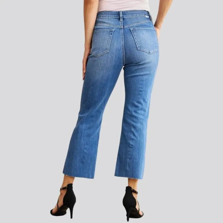 Sanded women's cutoff-bottoms jeans