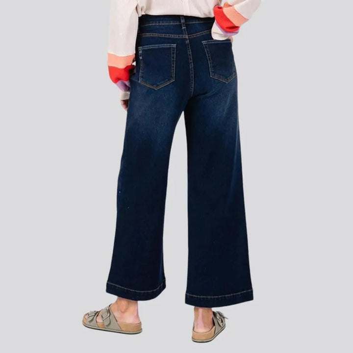 Comfortable and chic stretchable jeans for ladies