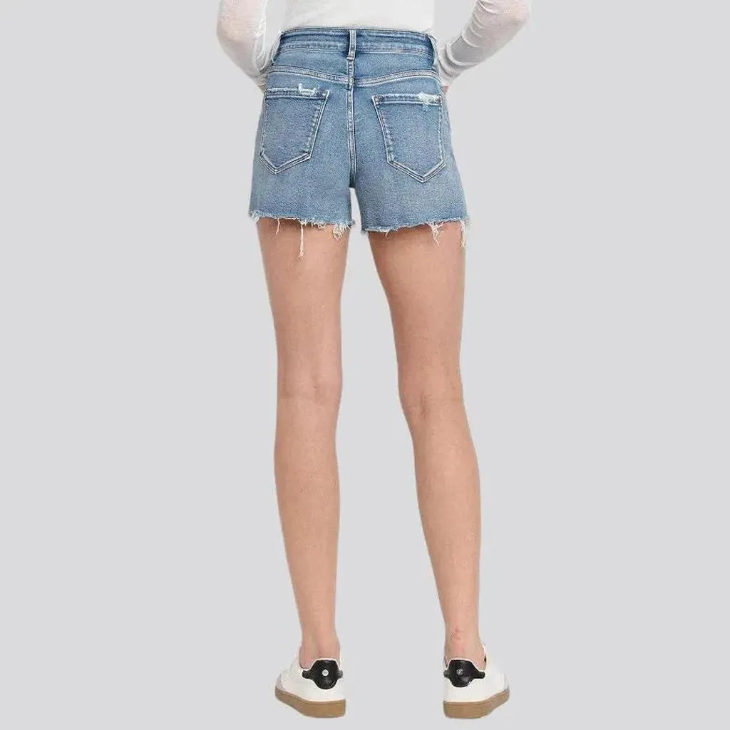 Frayed-hem light-wash denim shorts for ladies