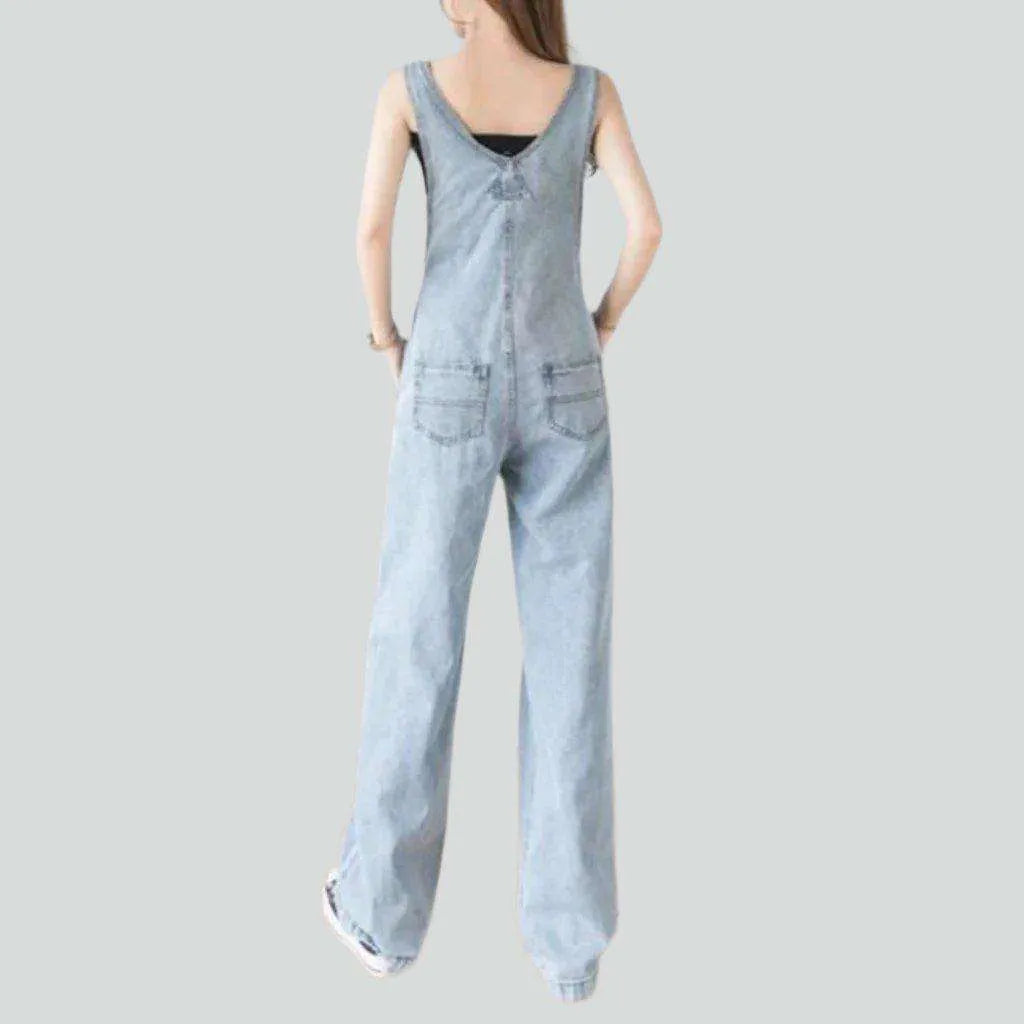 Light wash women's jeans dungaree