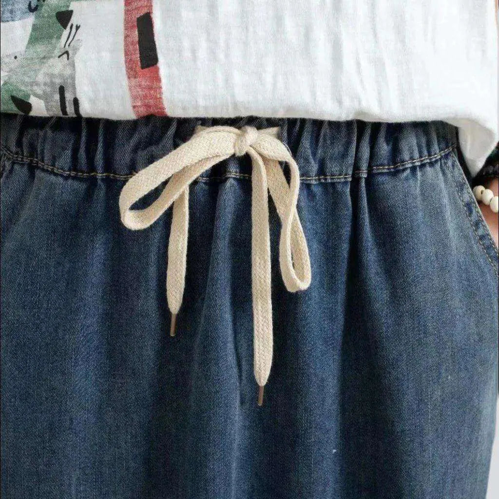 Curvy embroidered hem denim skirt