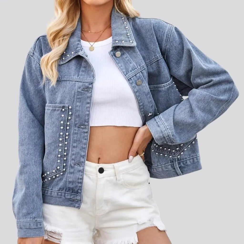 Light-wash vintage jean jacket for women