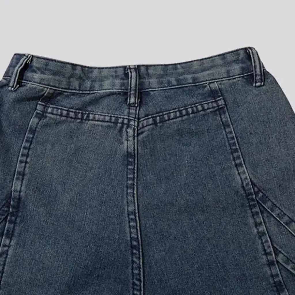 Medium-wash diagonal-stitching jeans