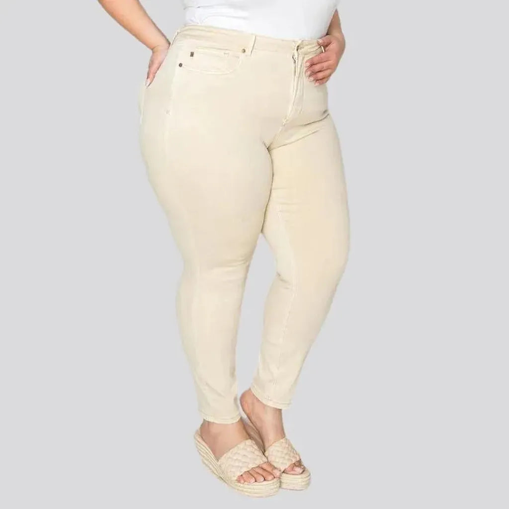 Plus-size high-waist jeans
 for women