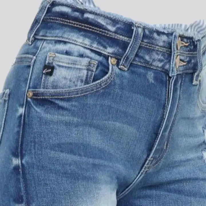 Cutoff-bottoms distressed jeans for women