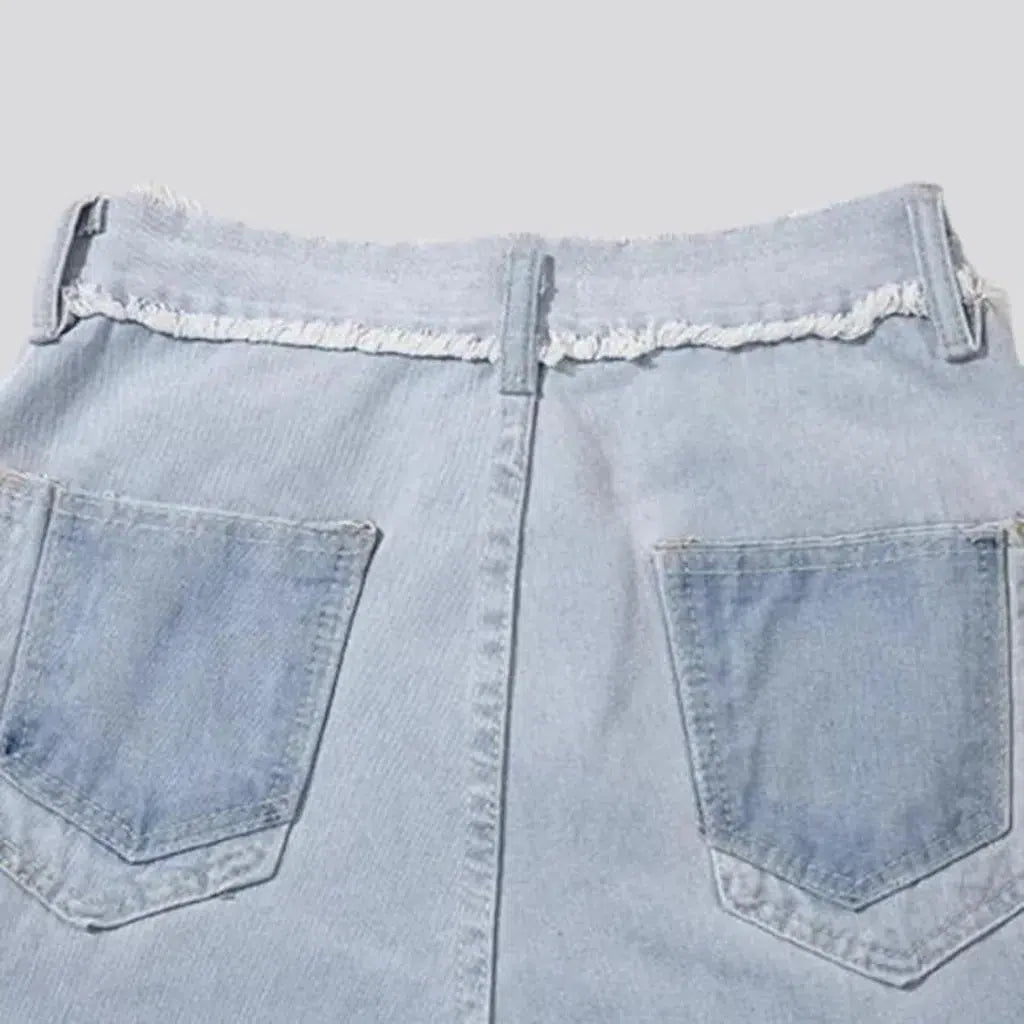 Light-wash butterfly-embroidery jeans