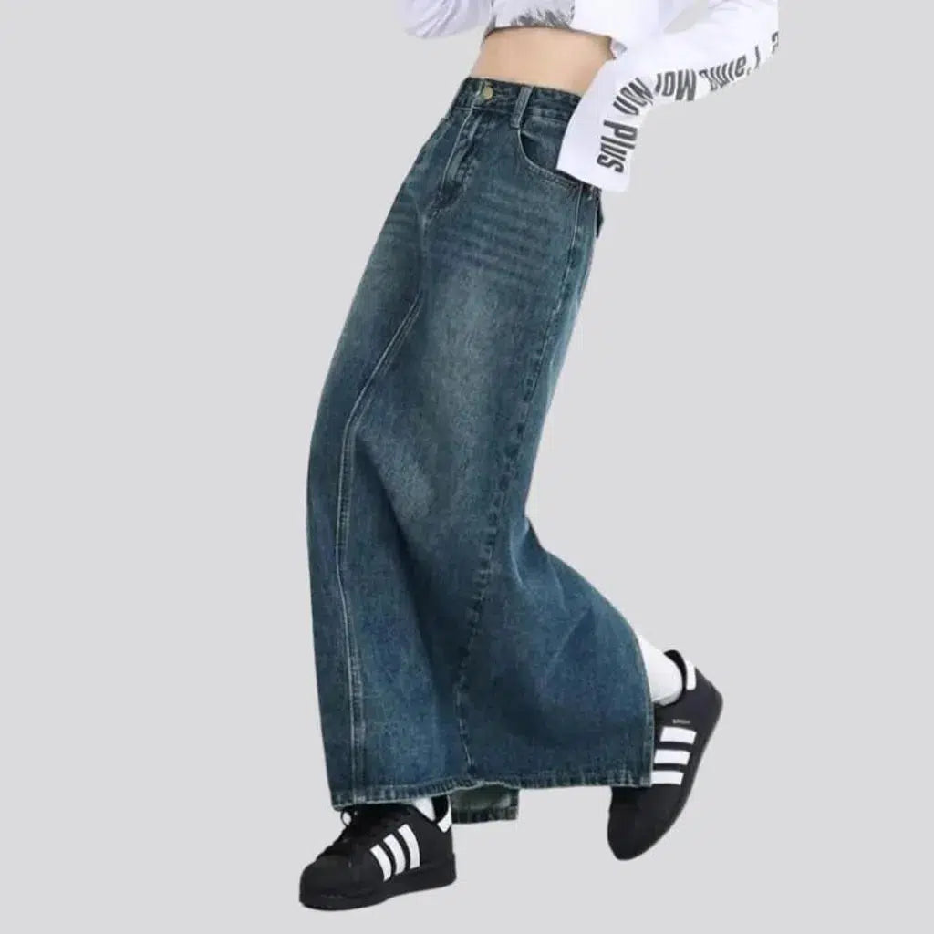 Back-slit women's denim skirt