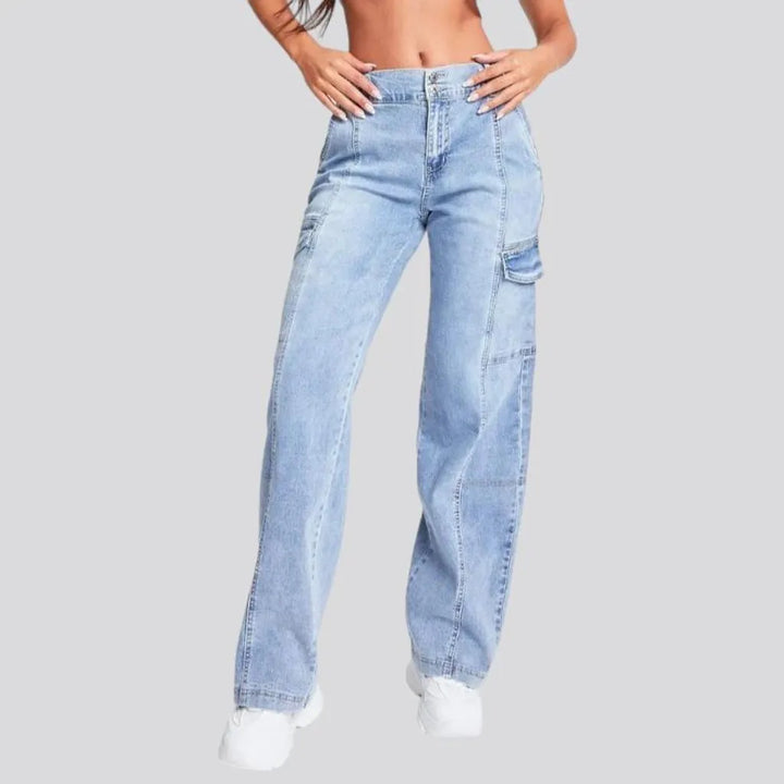 Light-wash mid-waist jeans for ladies