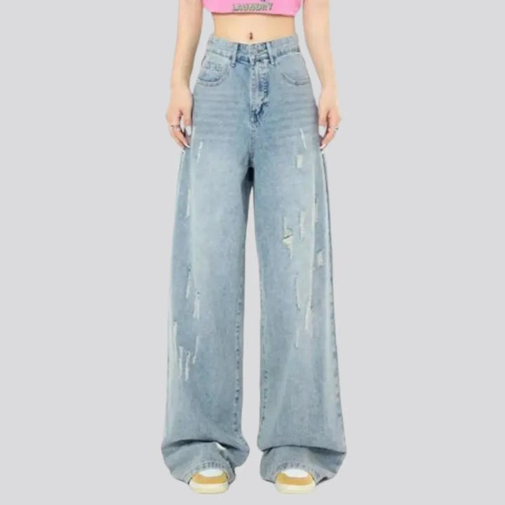 Light-wash floor-length jeans for ladies