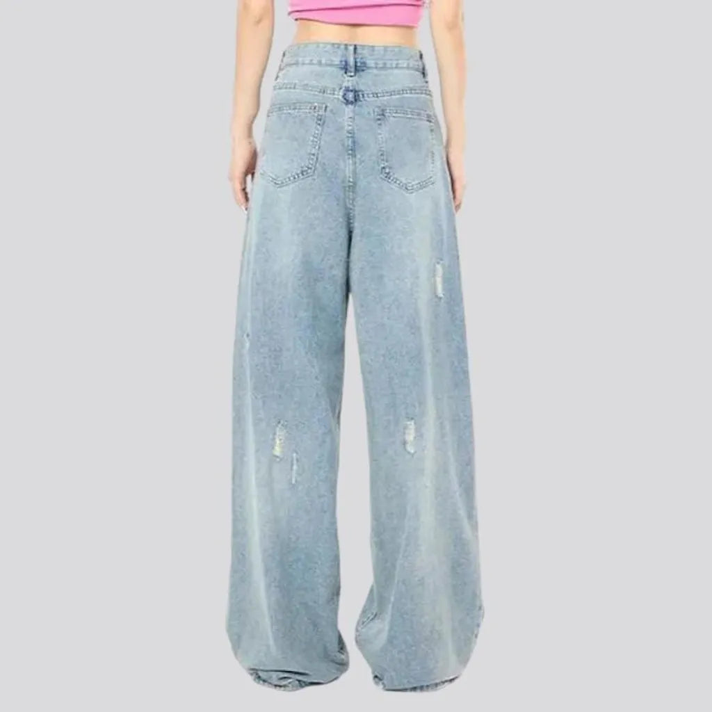 Light-wash floor-length jeans
 for ladies