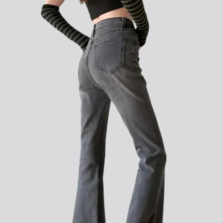 Raw-hem vintage jeans
 for ladies