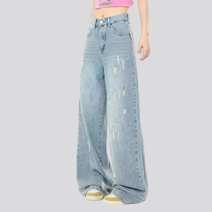 Light-wash floor-length jeans
 for ladies