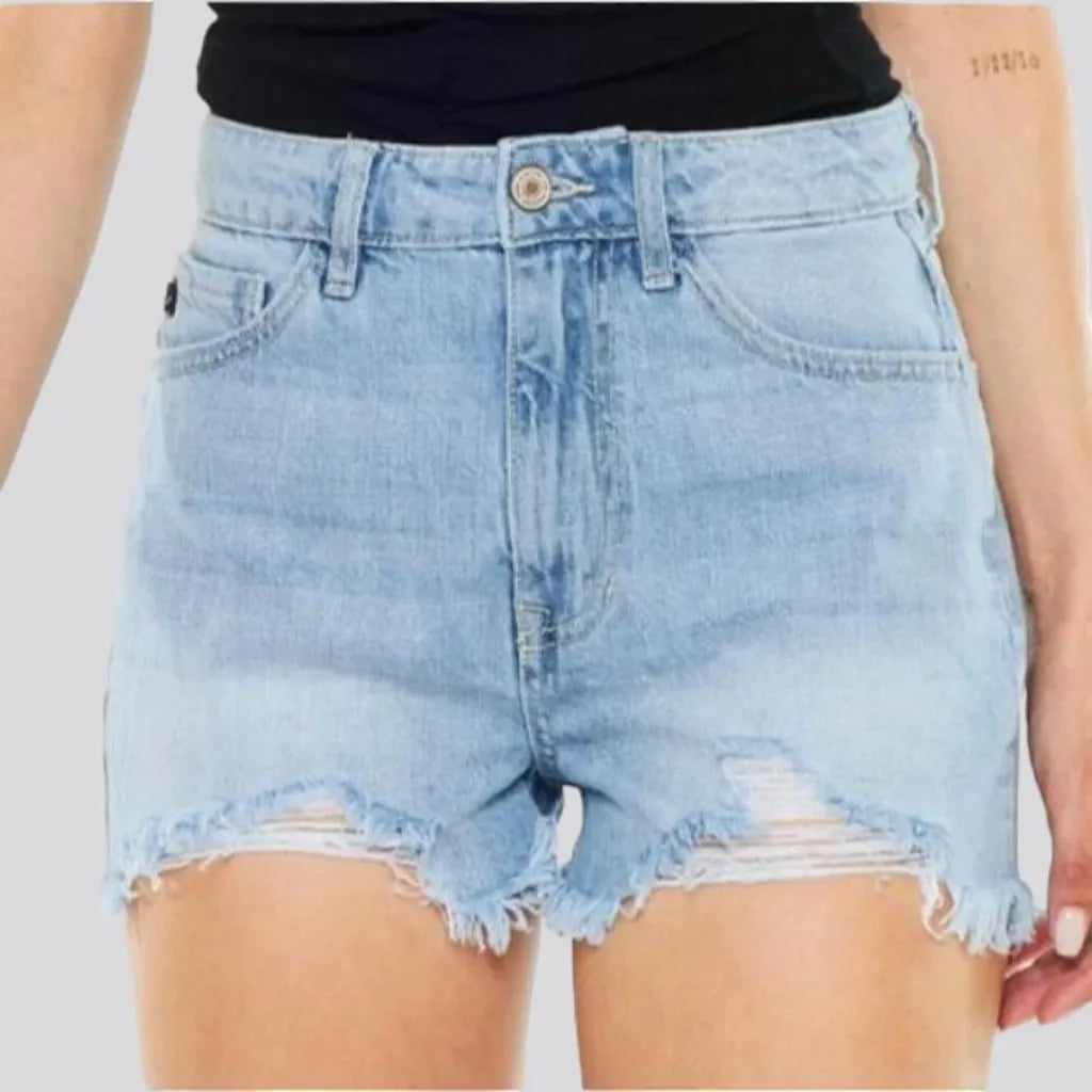 Light-wash grunge denim shorts for ladies