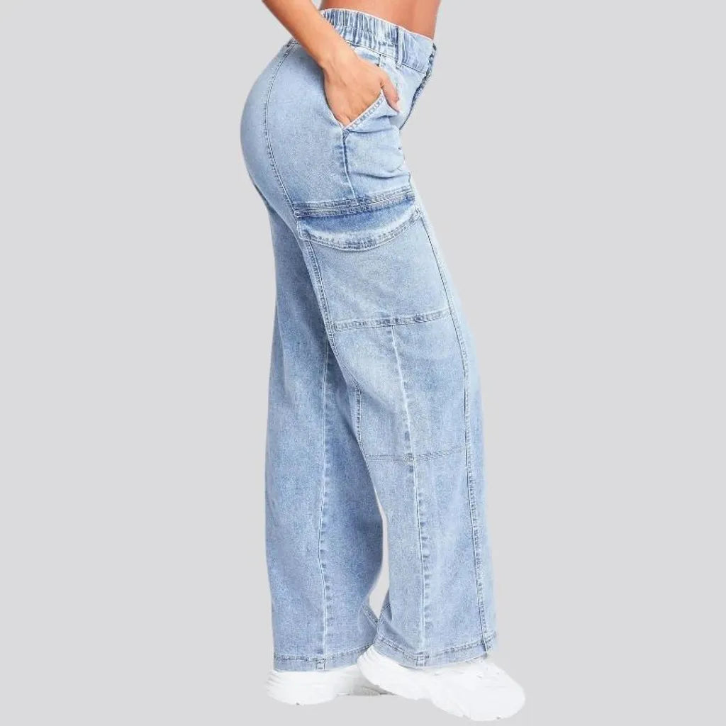 Light-wash mid-waist jeans for ladies