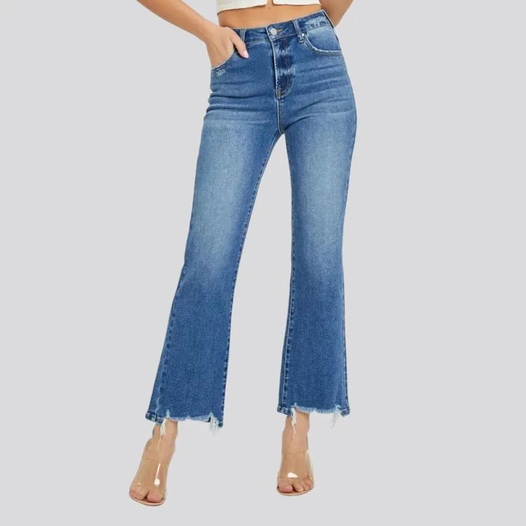 Fashionable frayed jeans for women