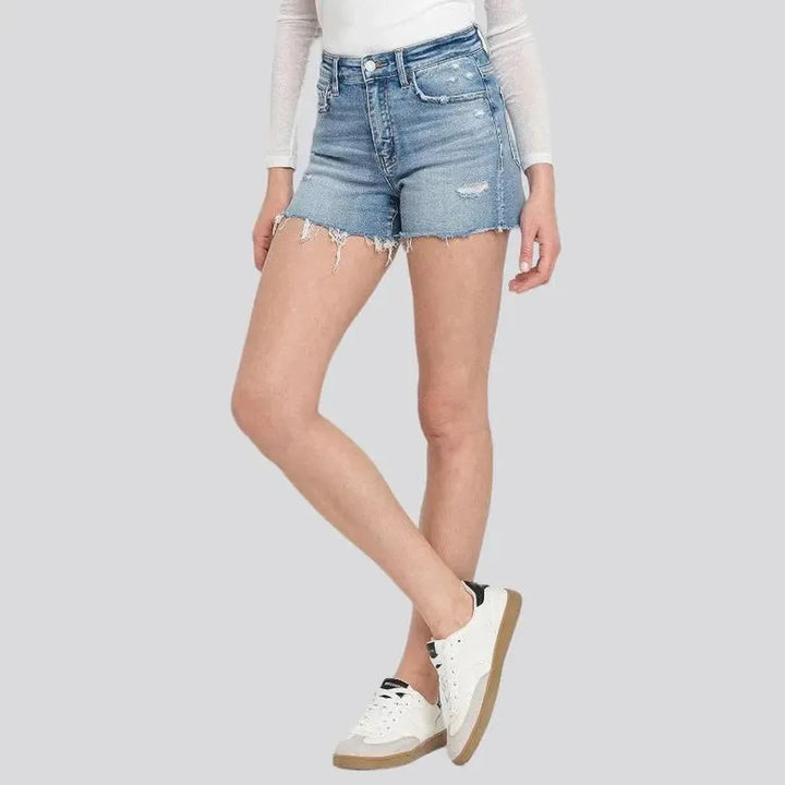 Frayed-hem light-wash denim shorts for ladies