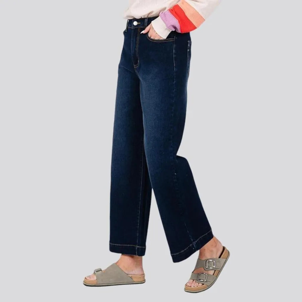 Comfortable and chic stretchable jeans for ladies