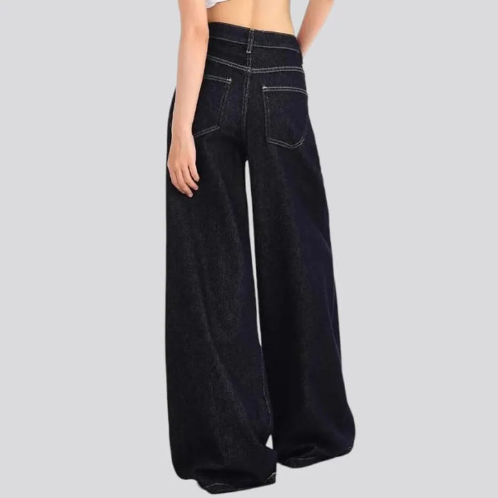 Floor-length monochrome jeans
 for women