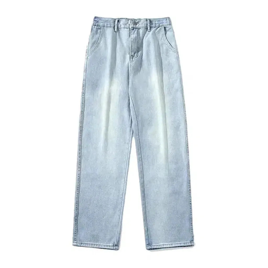 Floor-length men's stonewashed jeans