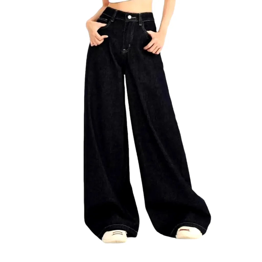 Floor-length monochrome jeans for women