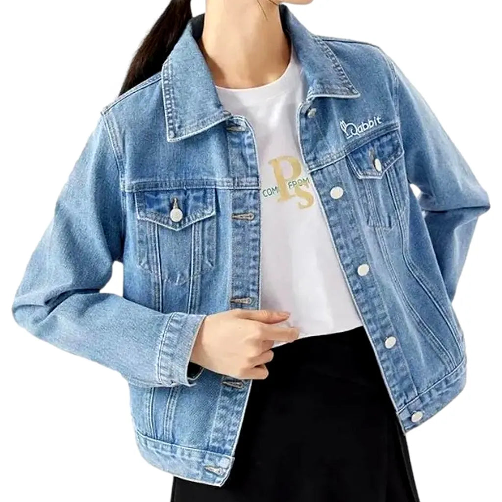 Light-wash 90s denim jacket for women