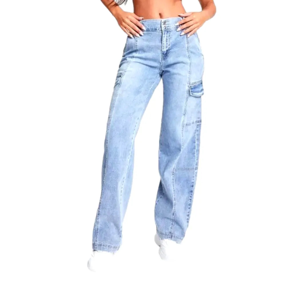 Light-wash mid-waist jeans for ladies