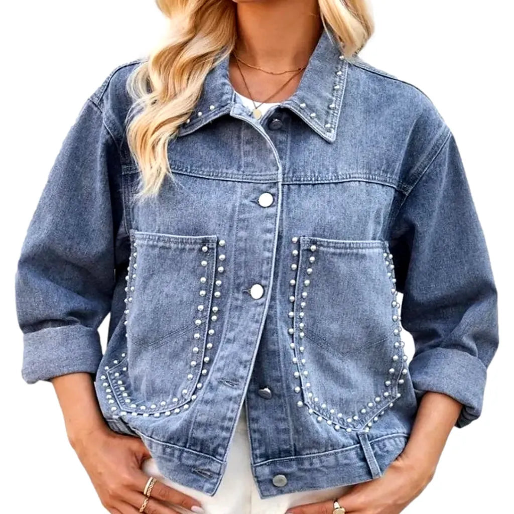 Light-wash vintage jean jacket for women