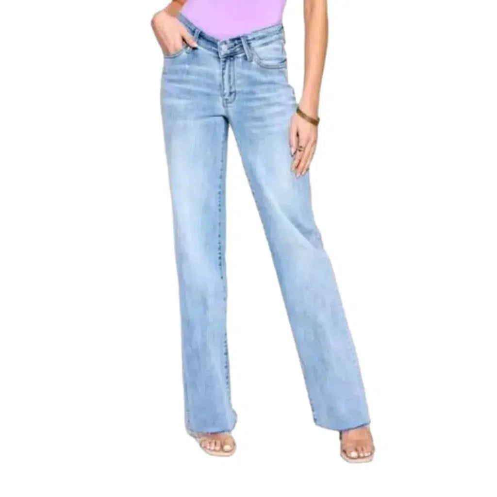 Light-wash women's whiskered jeans